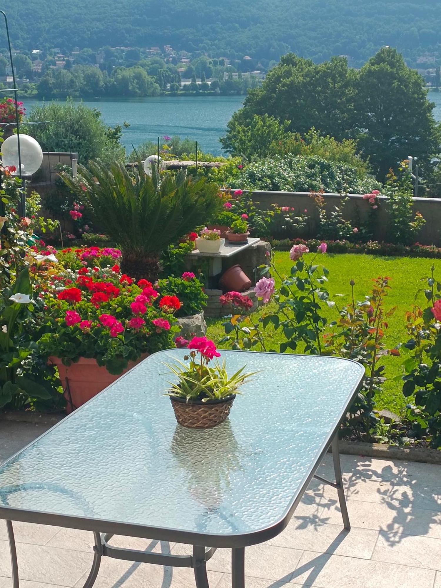 Le Rose Sul Lago Pescate Extérieur photo
